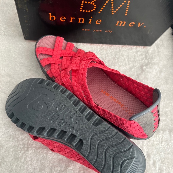 bernie mev. Hope Coral Woven Wedges - Picture 4 of 7